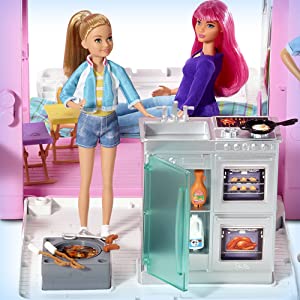 Barbie Camper dei Sogni 3 in 1Playset con 3 Veicoli e 50 Accessori