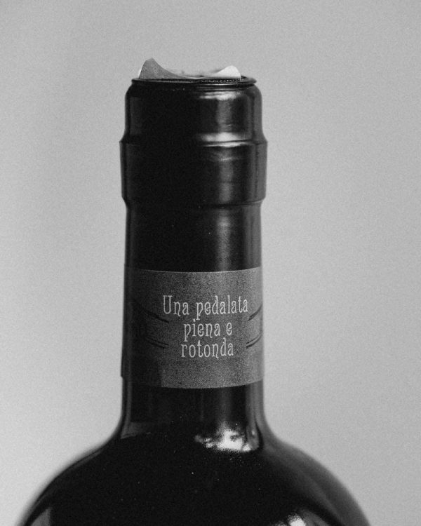 Amaro del Ciclista, Liquore ottenuto dalla distillazione pi?? di 15 erbe dal gusto unico ed inimitabile. 70 cl, 26% VOL. - immagine 2