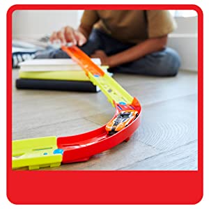 Hot Wheels Track Builder confezione di curve assortite per collegare i set, dai 4 anni in su