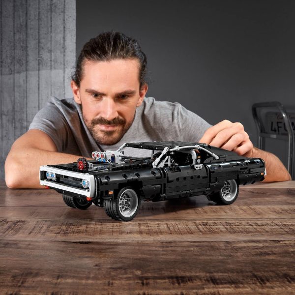 LEGO Technic Dom's Dodge Charger, Modellini Macchine da Corsa Fast & Furious, Idea Regalo Originale con Auto da Costruire, 42111