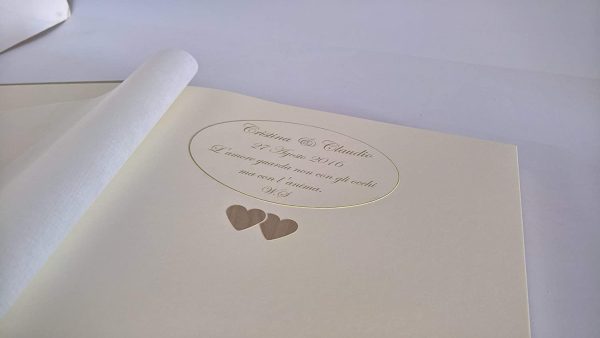 Album fotografico in tela di lino con INIZIALI E DATA INCISI E PERSONALIZZABILI A TUA SCELTA regalo originale wedding, san valentino, anniversari, nozze, compleanno, nascita, prima comunione ecc. - immagine 4