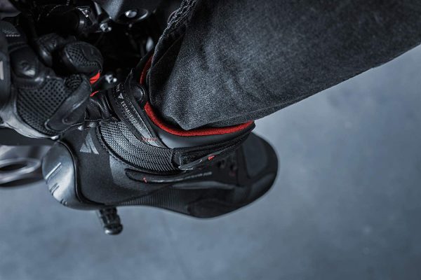 EXO Vented, Scarpe Moto Uomo; Traspirante, Rinforzate Stivali Moto Uomo con Sistema di Chiusura ATOP, Supporto alla Caviglia, Suola Antiscivolo, Impugnatura del Cambio (Nero, 41 eu)