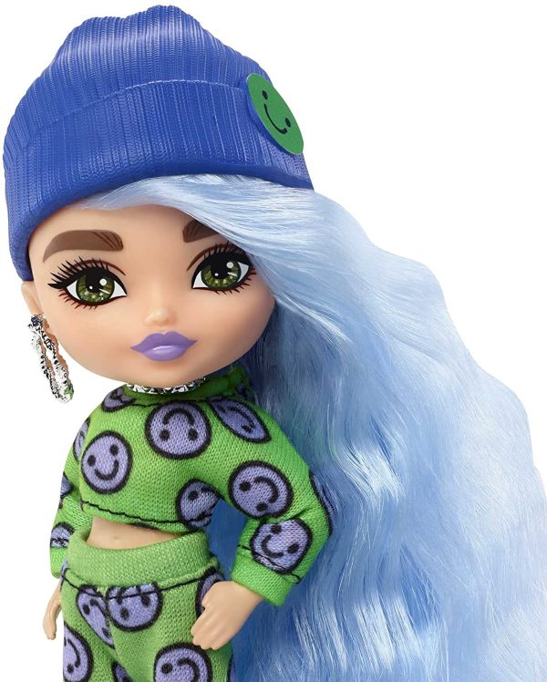 Barbie - Extra Minis Mini Bambola Articolata con Look Felpa e Pantaloni con Emoji e Morbidi Capelli Blu Ghiaccio, Giocattolo per Bambini 3+ Anni, HGP65 - immagine 6