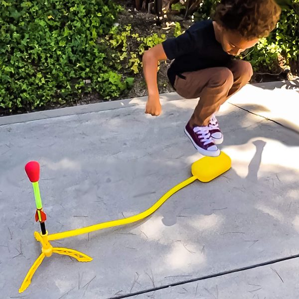 Stomp Rocket L'Originale Azione di Volo Ultra Alto| 4 Razzi Super Ali| Giocattoli da Esterno, Giochi da Giardino per Bambini, Ragazze e Ragazzi - immagine 2