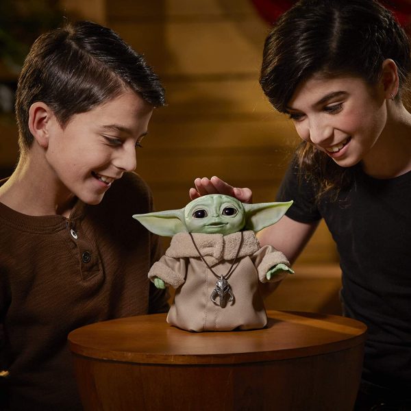 Hasbro Star Wars - The Child Animatronic Edition, Giocattolo con Oltre 25 Combinazioni di Suoni e movimenti, conosciuto Anche Come Baby Yoda, Serie Disney+ The Mandalorian, Multicolore, taglia unica - immagine 8