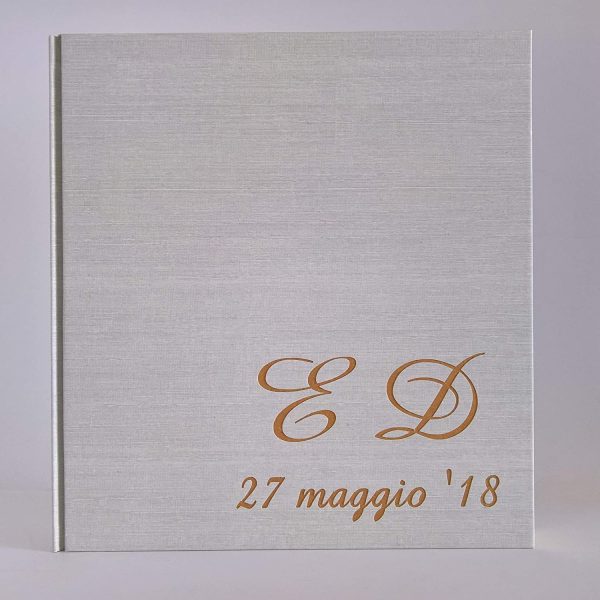 Album fotografico in tela di lino con INIZIALI E DATA INCISI E PERSONALIZZABILI A TUA SCELTA regalo originale wedding, san valentino, anniversari, nozze, compleanno, nascita, prima comunione ecc. - immagine 6