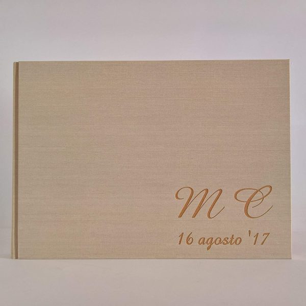 Album fotografico in tela di lino con INIZIALI E DATA INCISI E PERSONALIZZABILI A TUA SCELTA regalo originale wedding, san valentino, anniversari, nozze, compleanno, nascita, prima comunione ecc. - immagine 2