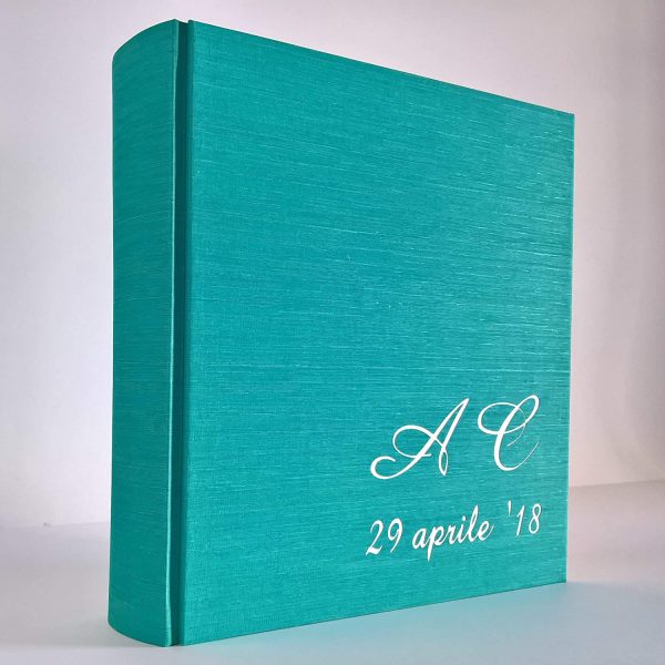 Album fotografico in tela di lino con INIZIALI E DATA INCISI E PERSONALIZZABILI A TUA SCELTA regalo originale wedding, san valentino, anniversari, nozze, compleanno, nascita, prima comunione ecc. - immagine 7