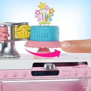 Barbie- Cake Design, Playset Pasticceria con Bambola Inclusa e Accessori Decorazione Torte