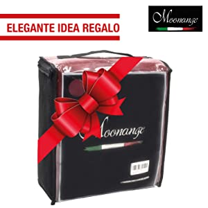 Foto Copridivano Tre Posti Con Pacco Regalo Elegante Confezione Regalo Con Fiocco