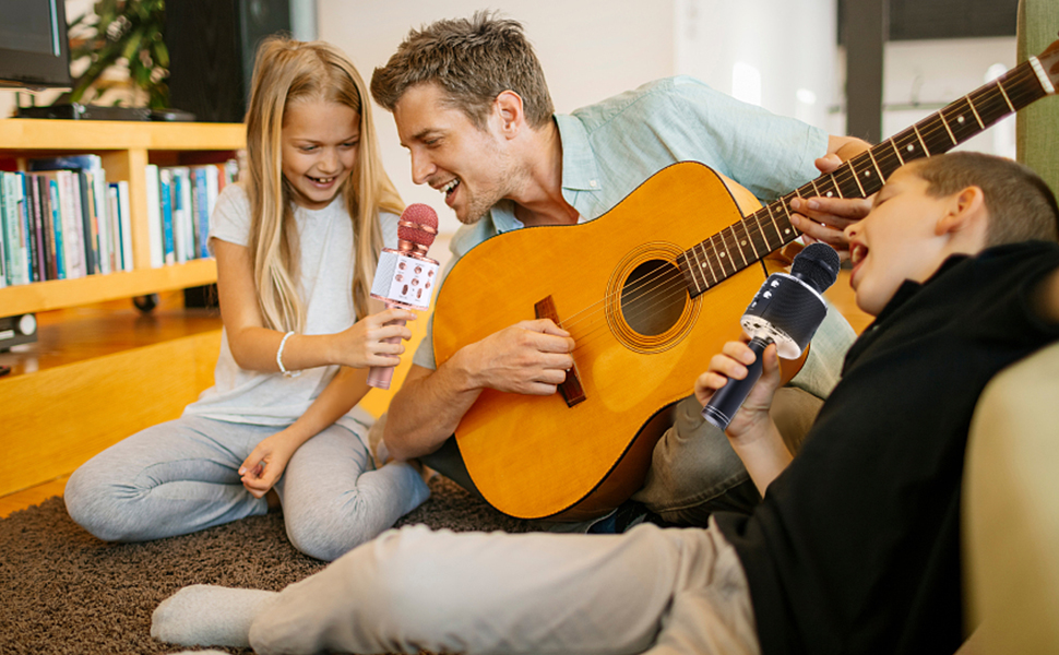 microfono karaoke Cantare con la famiglia