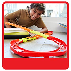 Hot Wheels Track Builder confezione di curve assortite per collegare i set, dai 4 anni in su