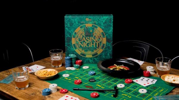 Talking Tables Kit, Noche Juegos, Póquer & Blackjack & Ruleta para adultos, después Cena Fiestas, Fiesta de Casino, Navidad, cumpleaños, Regalo, Plastica, Verde - immagine 4