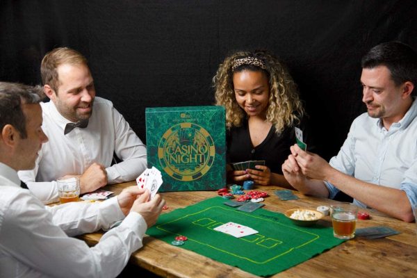 Talking Tables Kit, Noche Juegos, Póquer & Blackjack & Ruleta para adultos, después Cena Fiestas, Fiesta de Casino, Navidad, cumpleaños, Regalo, Plastica, Verde