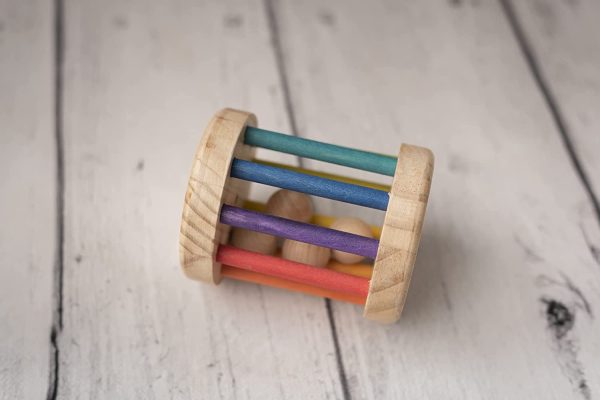 Baby Roller in Legno Arcobaleno de 9 cm x 13 cm, Cilindro con Palline per Gattonare, Giochi Montessoriani + 6 mesi - immagine 6