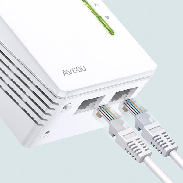 TL-WPA4220 Kit Powerline WiFi, AV600 Mbps su Powerline, 300 Mbps su WiFi 2.4 GHz, 2 Porte Ethernet, Plug and Play, WiFi Clone, HomePlug AV (Kit Contiene 1 Ricevitore e 1 Extender) - immagine 4