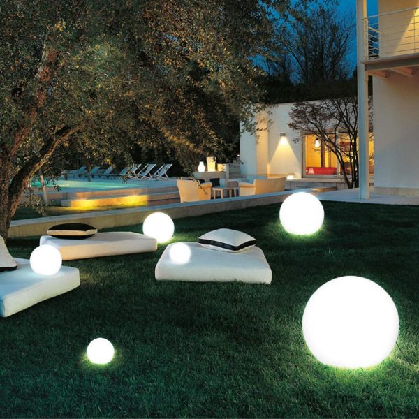 Bakaji Lampada Design Sfera da Giardino Diametro 20 cm Luce Illuminazione Esterno da Terra o Tavolo Attacco E27 Lampadina Max 25W Colore Bianco con Picchetti di Fissaggio al Terreno - immagine 9