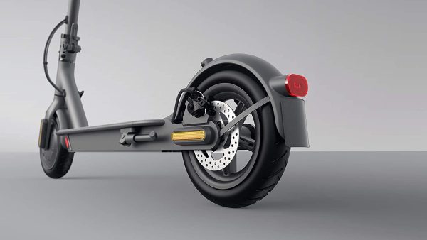 Xiaomi Mi Electric Scooter Essential, Monopattino Elettrico, Versione Amazon con Lucchetto Incluso, 20 Km di Autonomia, Velocità fino a 20 Km/h, Sistema KERS e freni a disco, Nero, Versione Italiana - immagine 7