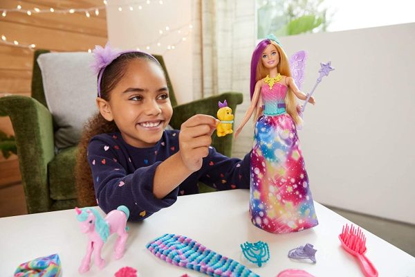 Barbie- Calendario dell'Avvento di Barbie Dreamtopia con Bambola Bionda, Vestiti da Favola, 3 Tre Cuccioli e Tanti Accessori, Giocattolo per Bambini 3+Anni, GJB72, Imballaggio Standard - immagine 7