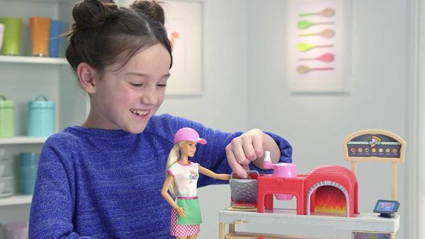 Barbie la Pizzeria con Bambola, Tavolo per Le Pizze, Forno e Pasta da Modellare, Giocattolo per Bambini 3 + Anni, FHR09, multicolore - immagine 4