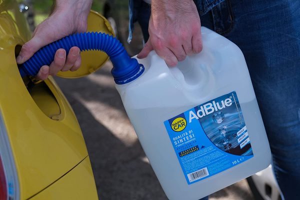 HappyCar ?C Adblue 10L per Motori Diesel, Additivo di Sintesi, Gas di Scarico, Con Tubo di Riempimento, ISO 22241, Made in Italy - immagine 5