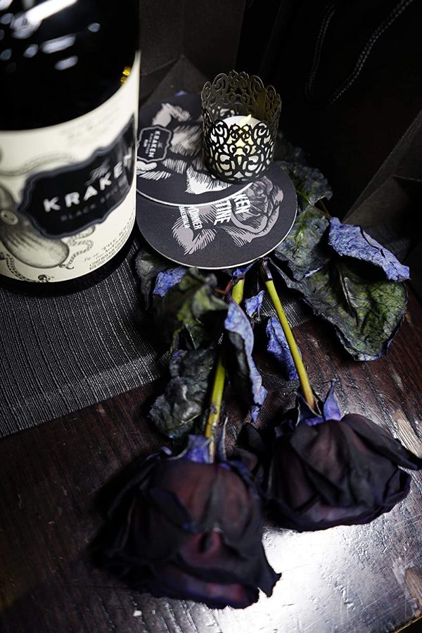 The Kraken - Il rum nero speziato con una storia leggendaria e una miscela unica: canna da zucchero, rum caraibici scuri e 13 spezie. Bottiglia da 70cl, vol. 40%.