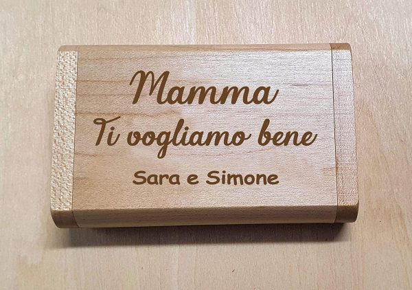 Chiavetta - pennetta USB/Pendrive 16 GB 2.0 in legno con custodia personalizzata - personalizzala con il tuo nome! Regalo originale - festa della mamma, regalo maestre - immagine 9