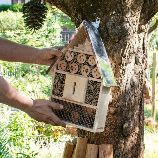 Navaris casetta per Insetti in Legno - rifugio Ecologico per Farfalle vespe api coleotteri 23 x 40 x 7cm XL Nido Tetto in Metallo - Materiali Naturali - immagine 5