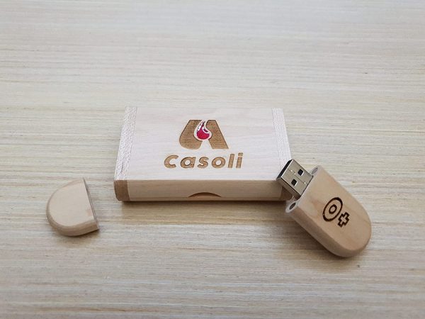 Chiavetta - pennetta USB/Pendrive 16 GB 2.0 in legno con custodia personalizzata - personalizzala con il tuo nome! Regalo originale - festa della mamma, regalo maestre - immagine 4