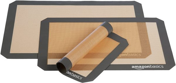 AmazonBasics - Tappetini da forno in silicone, set da 3 pezzi & - Raschietto/Tagliaimpasto multiuso, in acciaio inox - immagine 6