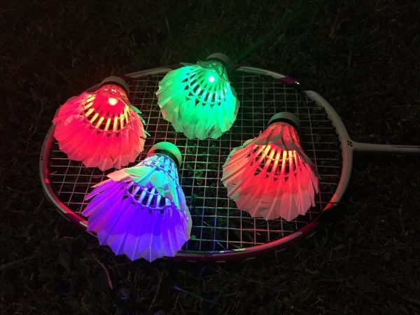 Badminton Volano Luminoso Quattro Colori Adatti per Giocare a Badminton Durante la Notte 4 PCS Rosso Verde Blu e Multicolori