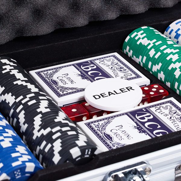 Relaxdays Poker Set, 300 Fiche, 2 Mazzi di Carte, 5 Dadi, Dealer Button, Valigetta in Alluminio richiudibile, Argento, Multicolore, 10023519 - immagine 4