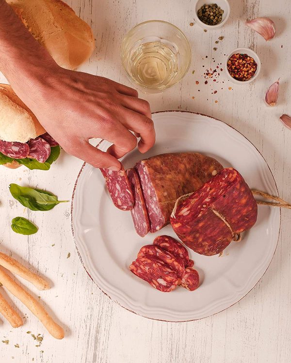 Madeo - Soppressata di Calabria D.O.P Dolce - Carne di Suino Calabrese - Ingredienti Locali e Naturali - Senza Derivati del Latte e Glutine - 700g - Made in Italy